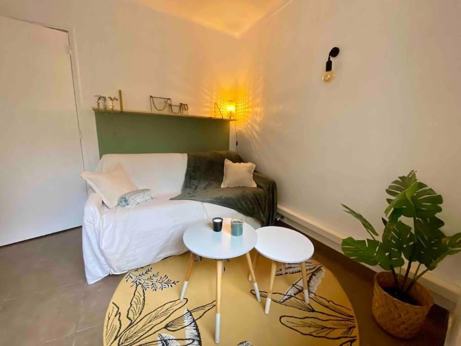 Location Studio Avec Loggia Apartment อองทีบส์ ภายนอก รูปภาพ
