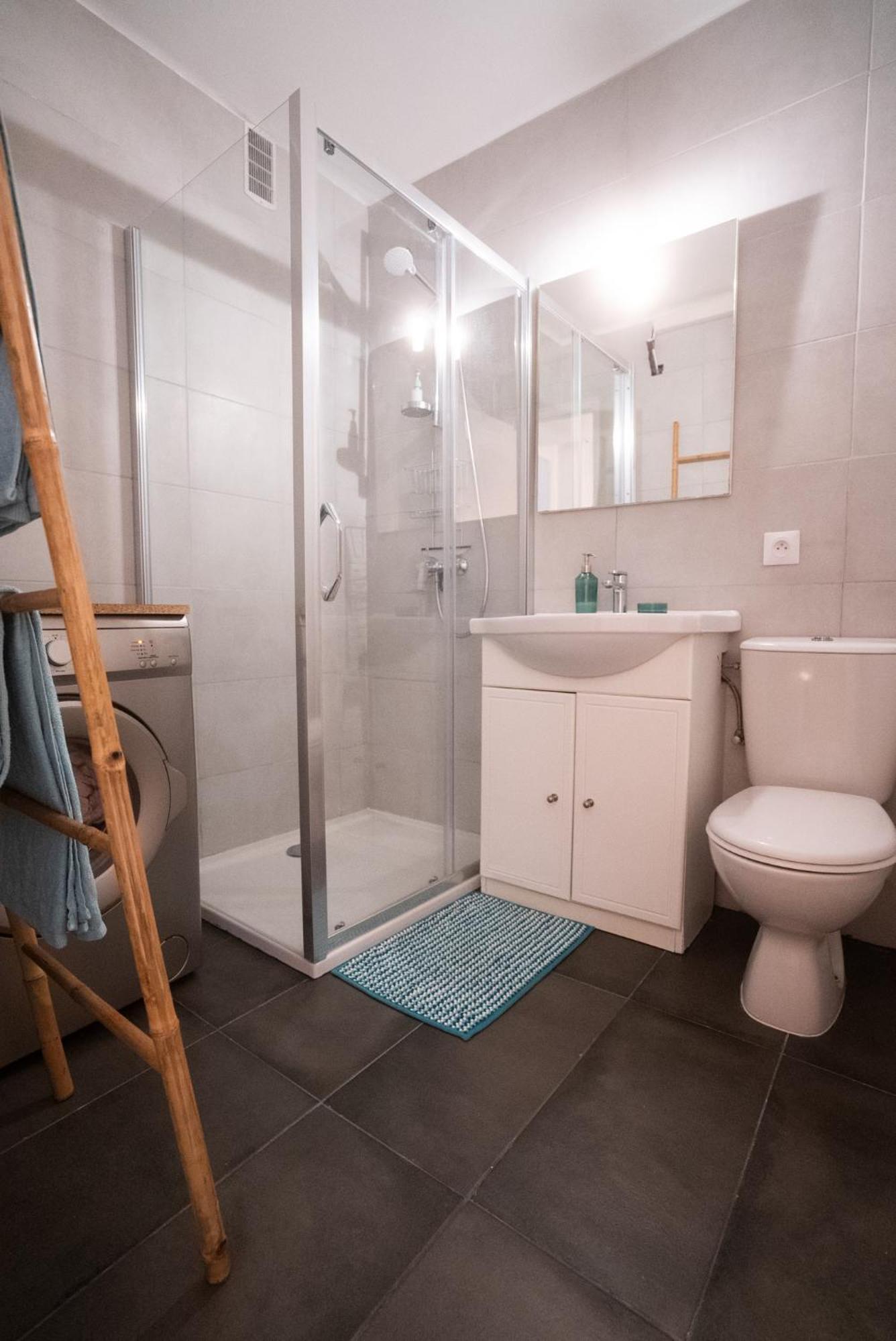 Location Studio Avec Loggia Apartment อองทีบส์ ภายนอก รูปภาพ