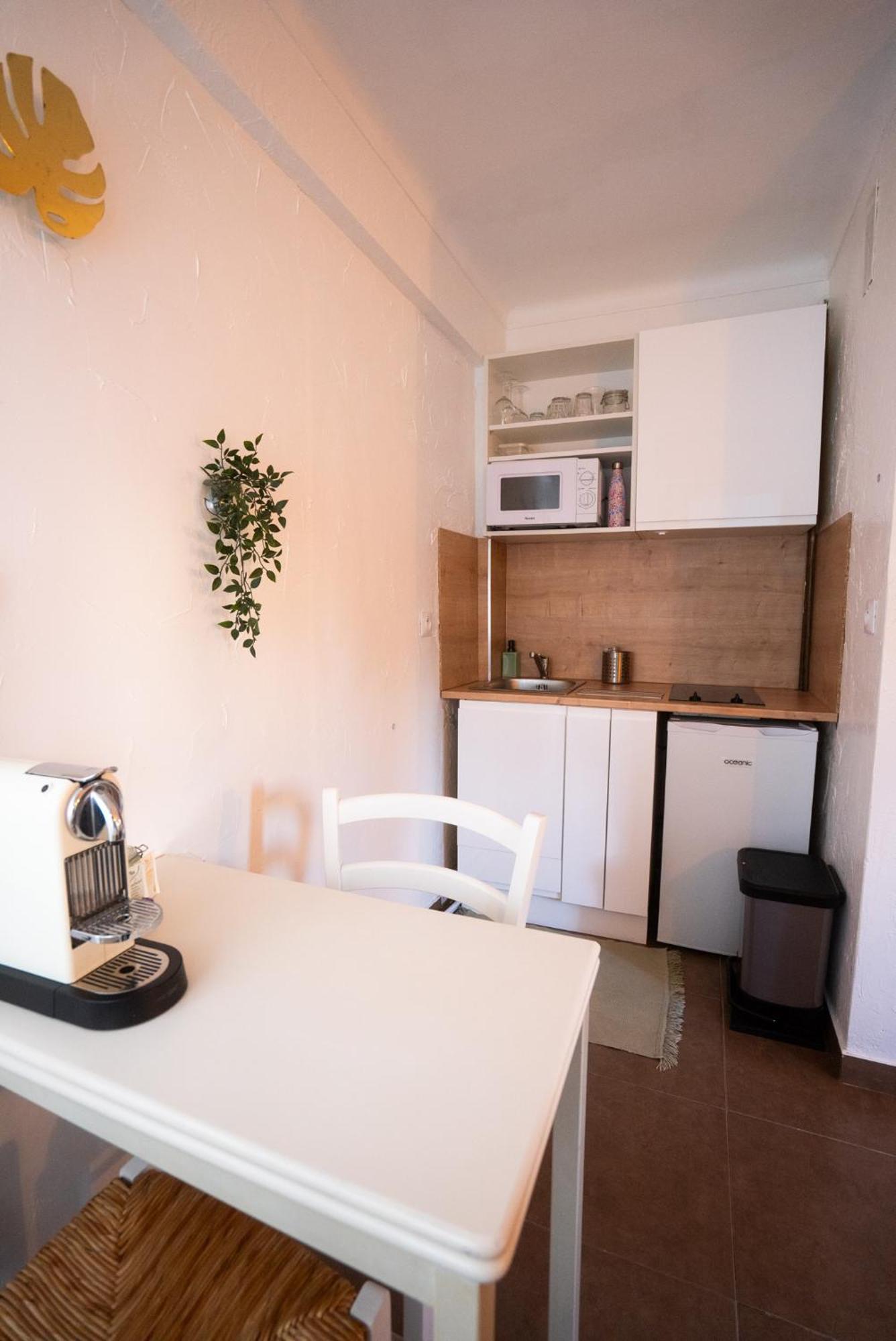 Location Studio Avec Loggia Apartment อองทีบส์ ภายนอก รูปภาพ